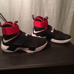 Nike LeBron Zoom Soldier